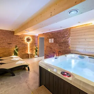  Aparthotel Jarosta & Spa, Ac -free Parking Poland