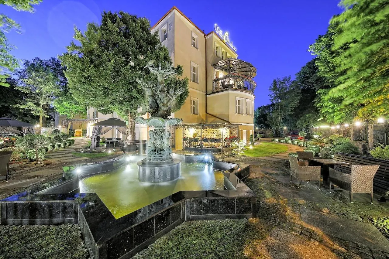 Villa Meduza Kolobřeh Bed & Breakfast